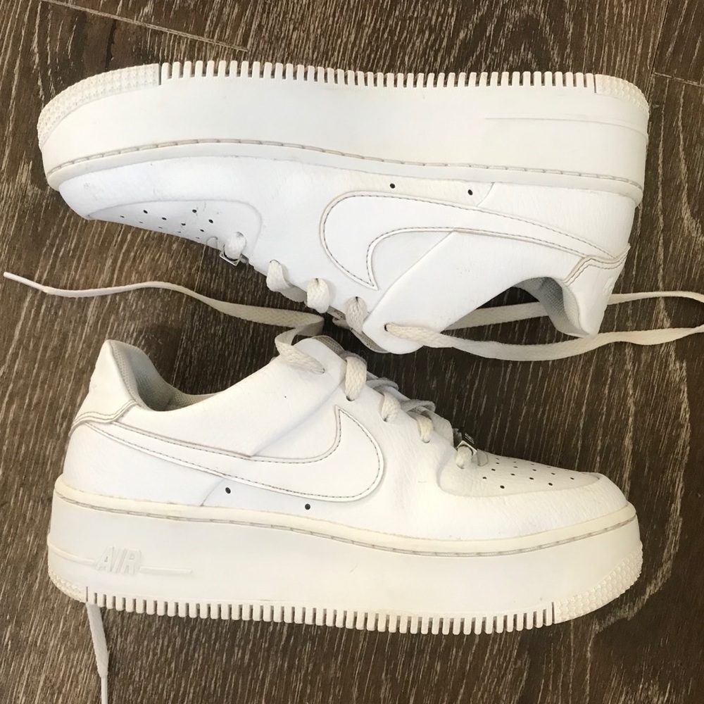 NIKE AIR FORCE 1 SAGE LOW